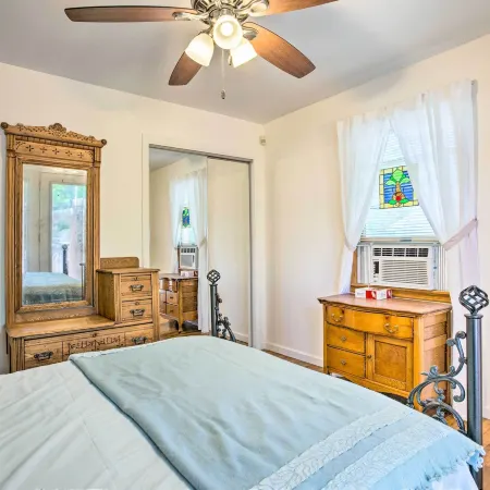 Charming Hampton Bays Home 5 Mi to Coopers Beach