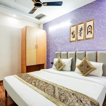 Hotel Twamev Couple Friendly Laxmi Nagar