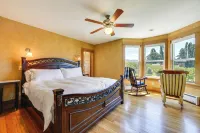 'Storybook Glade Historical Homestead w/ Views! - Parking
