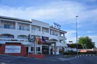 Hotel Puerto Mar - parking