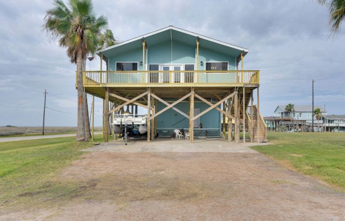 Near Boat Ramp: Home w/ Deck & Grill in Freeport