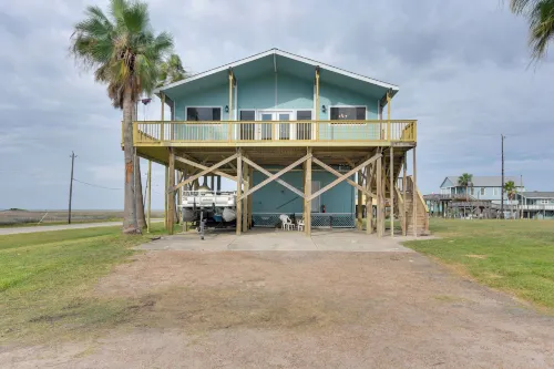 Near Boat Ramp: Home w/ Deck & Grill in Freeport