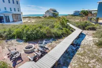 Beachfront Paradise w/ Pool on St. George Island! - Parkplatz