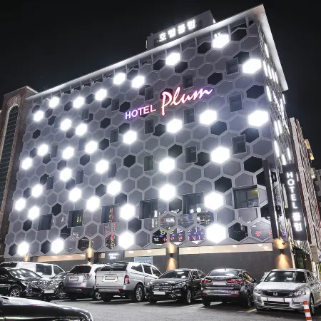 Plum Hotel Отели рядом с достопримечательностью «Парк Сингиль»