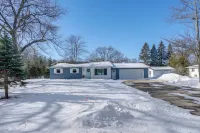 Deck, Fire Pit! Fully Updated Home Near Lake Huron - 3-Star