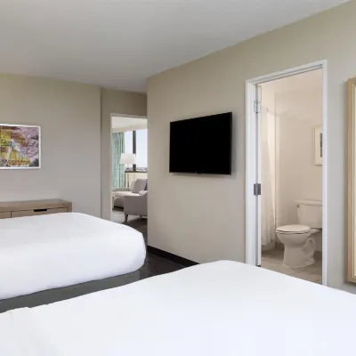 Embassy Suites by Hilton Tampa Airport Westshore Hotel dekat Stadion Ryamond James