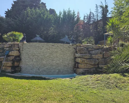 Mas Provençal à flanc de colline Hotels in Bollene