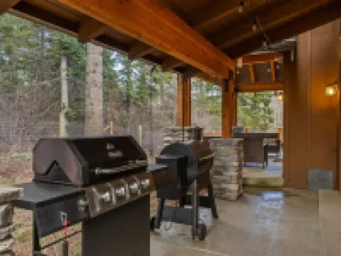 New Hot Tub - 3 Bedroom - 3.5 Bath - Bedrooms Have Private Bathrooms - Fire Pit Hotels in Ronald