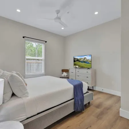 The Grove D with Hot Tub & King Beds - Walk to Main
