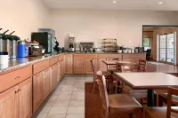 愛荷華克林頓麗怡酒店 - 早餐