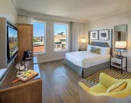 Hotel E