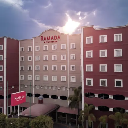 Ramada by Wyndham Ciudad de Mexico Perinorte Отели рядом с достопримечательностью «Торговый центр Plaza Millenium (Тлальнепантла)»
