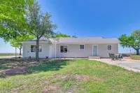 Rural Texas Retreat: Patio + Country Views! - 3-Star