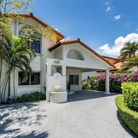Miami Central: Pool, BBQ, Ping-Pong & Billiards