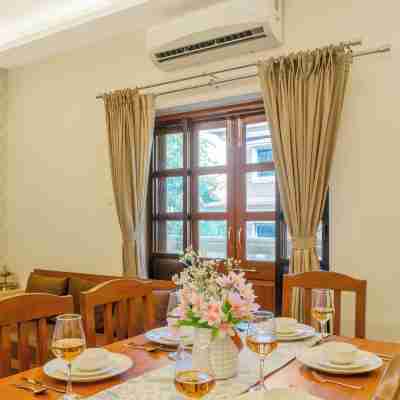 Staymaster Zuno 2BR Apartment Dining/Meeting Rooms