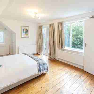 Host Stay Combpyne Rooms