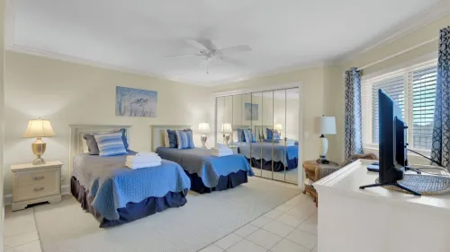 313 Seascape by Avantstay Walk to Beach + Pool Access Beachfront Condo + Oceanview