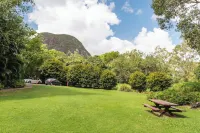 Glass House Mountains Ecolodge