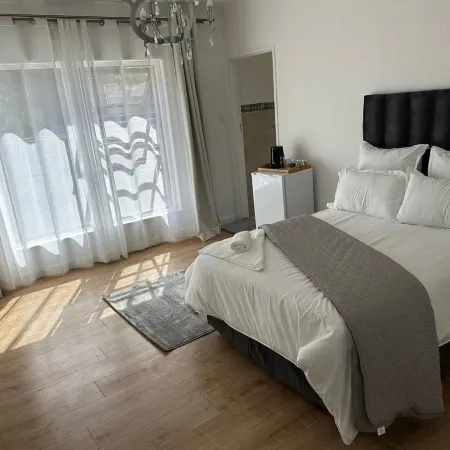 Plattekloof guest house Отели рядом с достопримечательностью «Торговый центр N1 City»