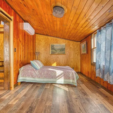 Catskills Cottage w/ Deck, 7 Mi to Hunter Mtn
