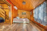 Catskills Cottage w/ Deck, 7 Mi to Hunter Mtn - Pet friendly