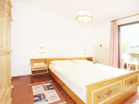 Apartment in Latsch with Indoor Pool & Garden Hoteles en Laces