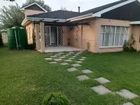 Charming B&B Retreat in Viljoenskroon with Private Entrance