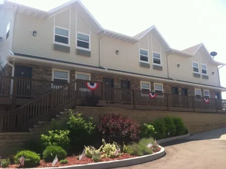 Price Pointe Inn