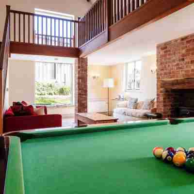 Stunning Five BD Home Near Tewkesbury Fitness & Recreational Facilities