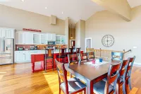 Beautiful Lakefront Custom - 4-Star