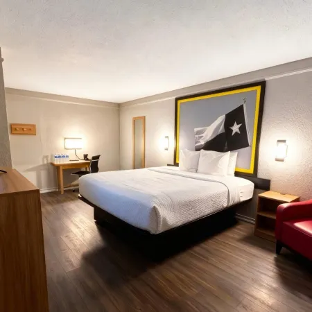 Super 8 by Wyndham Nacogdoches Near University