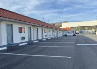 Rodeway Inn - parking