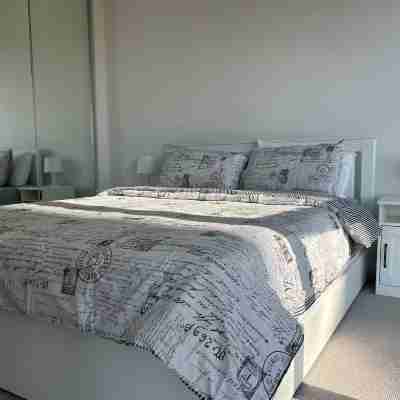 Modern 1BR with Breathtaking Views Rooms