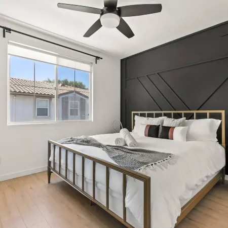 Heart of Carlsbad 2 bed 2 bath with Pool + Hot Tub
