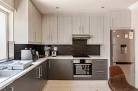 Elegant 4-Bedroom House Rental in Cape Town - Homestays