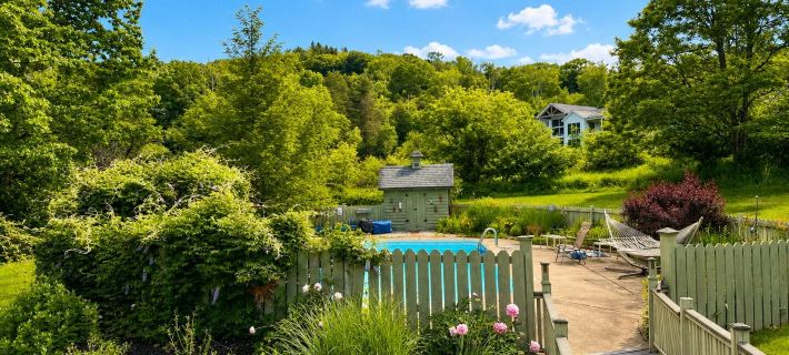The Eagles Nest, Couples Escape - Hot Tub & Views Hotels in Cattaraugus County