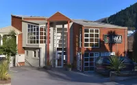 Haka House Queenstown - Hostels