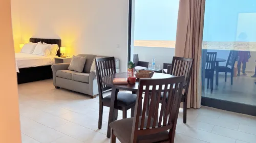 JoLi Beach House  - Spacious Second Floor T0 Suite -  Ferienwohnungen