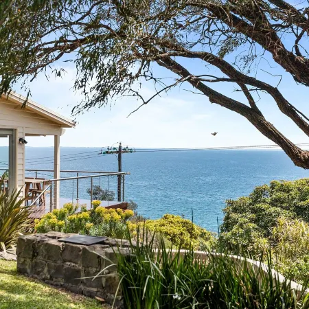 Clifftop Coastal Sanctuary with Panoramic Views