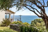 Clifftop Coastal Sanctuary with Panoramic Views - 3-Star