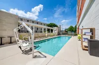 Home2 Suites by Hilton Charlotte Airport - Airport Shuttle