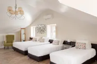 Top Floor (up to 4)   Sui7es Guest House Cascais - Condos