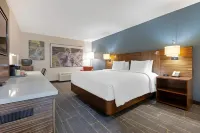 The Lux Hotel & Conference Center, Ascend Hotel Collection - Bares