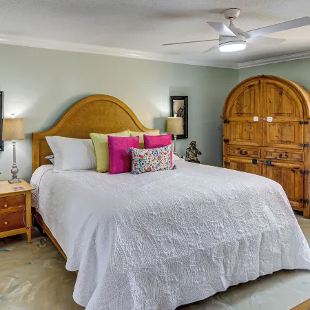 Waterfront Biloxi Condo: Gulf-View Balcony!