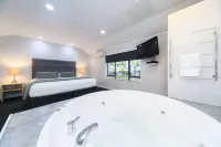 Aubyn Court Spa Motel - Spa