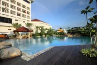 Sutan Raja Hotel & Convention Centre Manado - parking