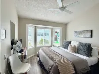 Beach Front Retreat :Private Beach and Dock Access, Hot Tub, BBQ &Free Kayaks! - Homestays