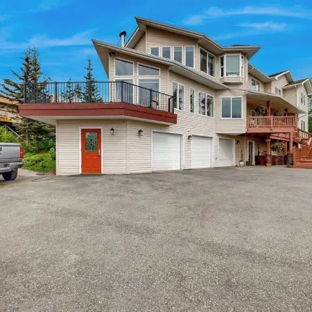 South Anchorage Apartment w/ Shared Deck & Wildlife