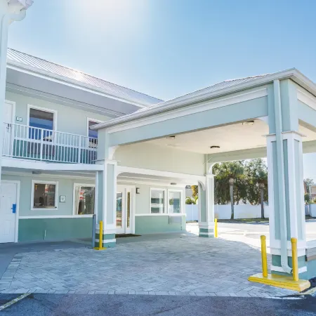 Destin Inn & Suites