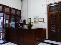 Hotel Iraa - parking